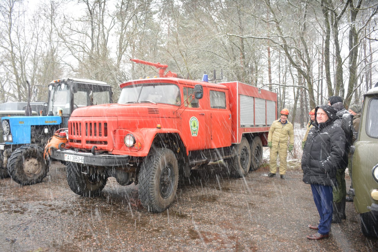 Смотр готовности сил и средств лесной охраны к пожароопасному периоду проходит сегодня в Глуске.