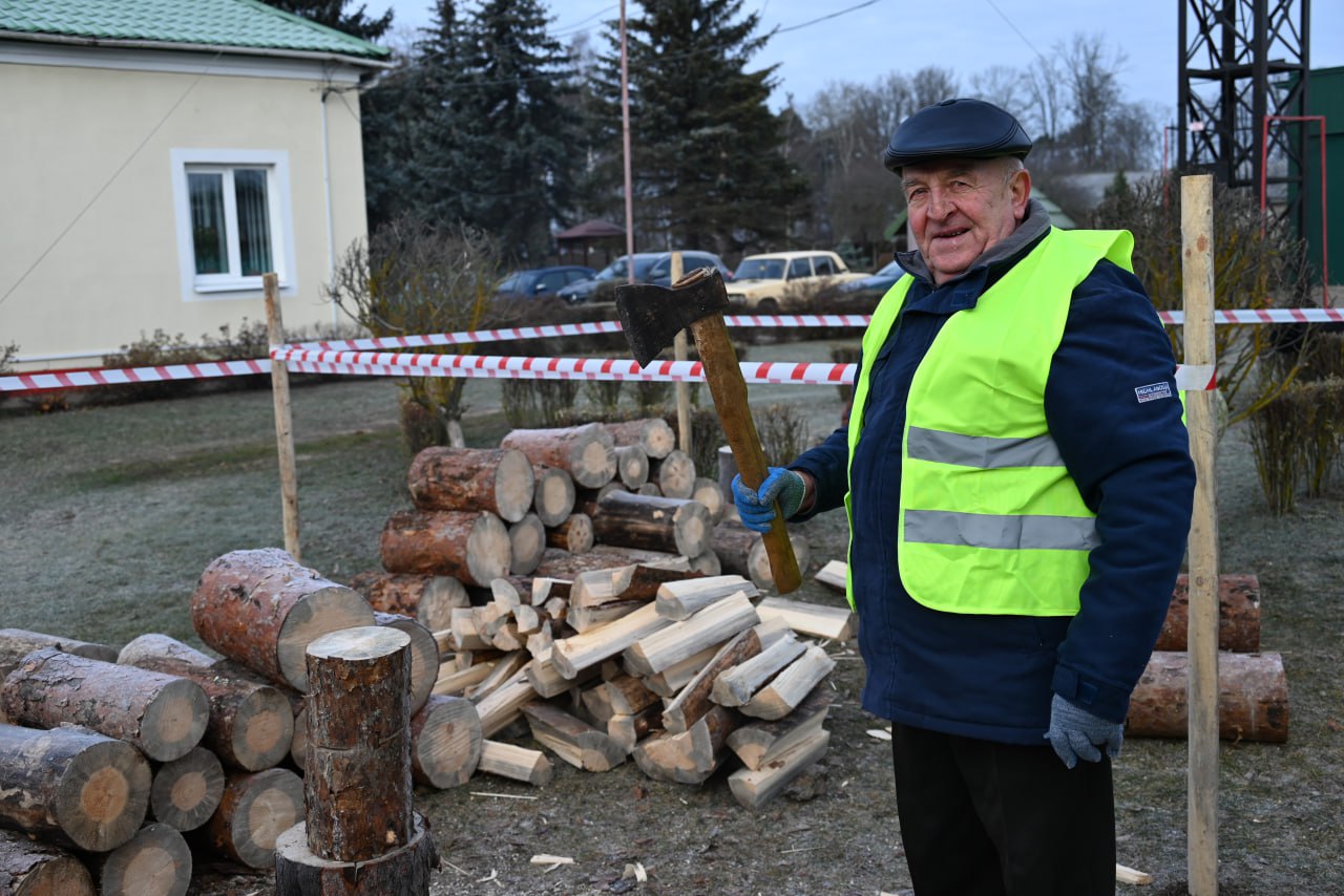 Конкурс по колке дров прошел в Глусском районе