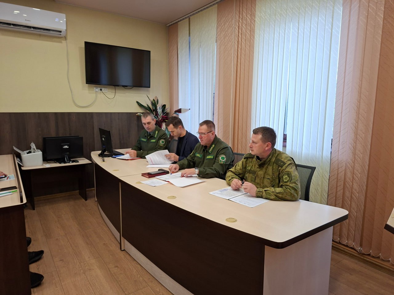 В Глусском лесхозе прошло производственное совещание с участием представителей РОВД