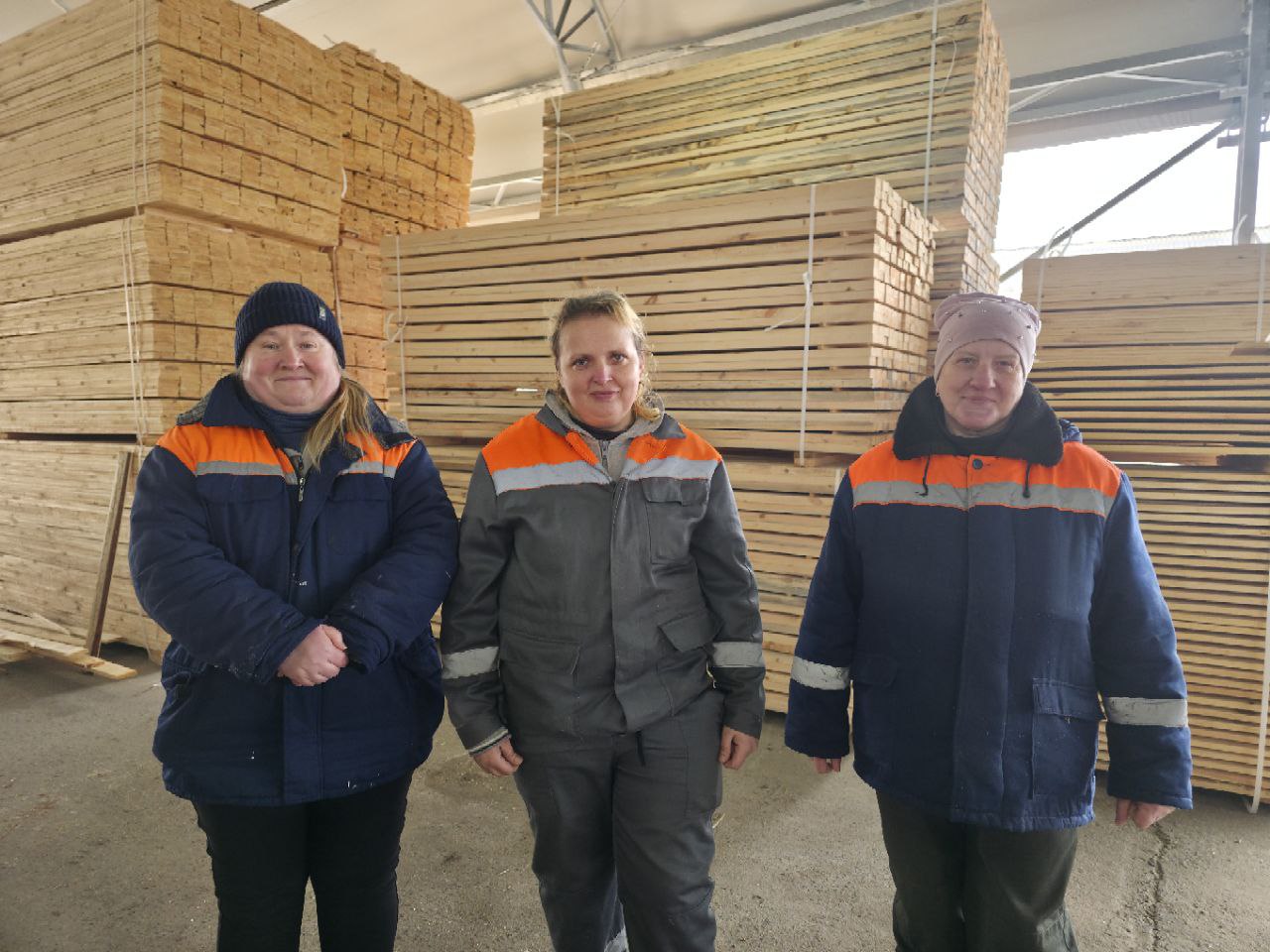 Поздравление работниц цеха деревообработки с наступающим праздником - Международным женским днём